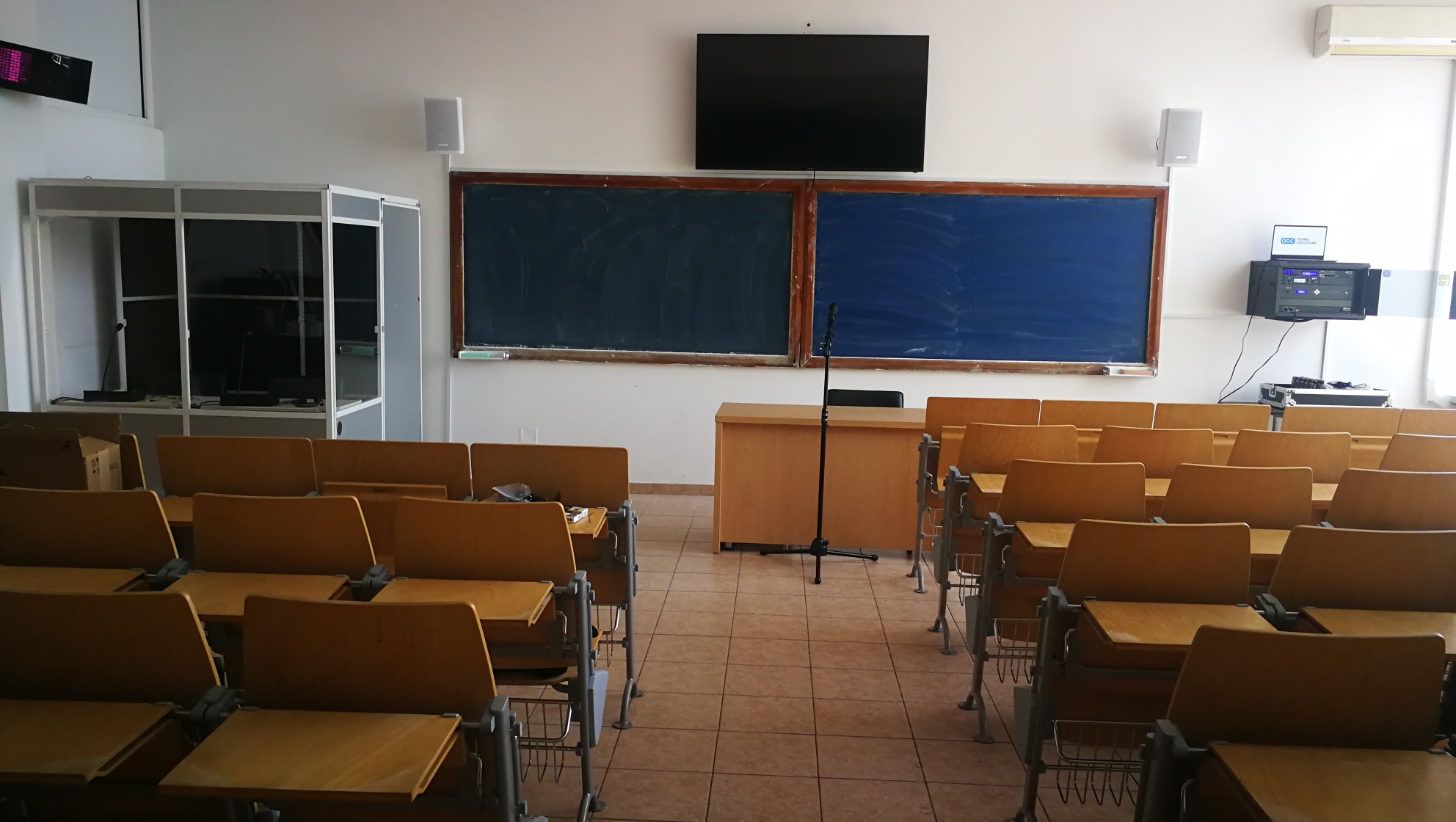 Sistem de sonorizare și traducere simultană la Universitatea Maritimă din Constanța