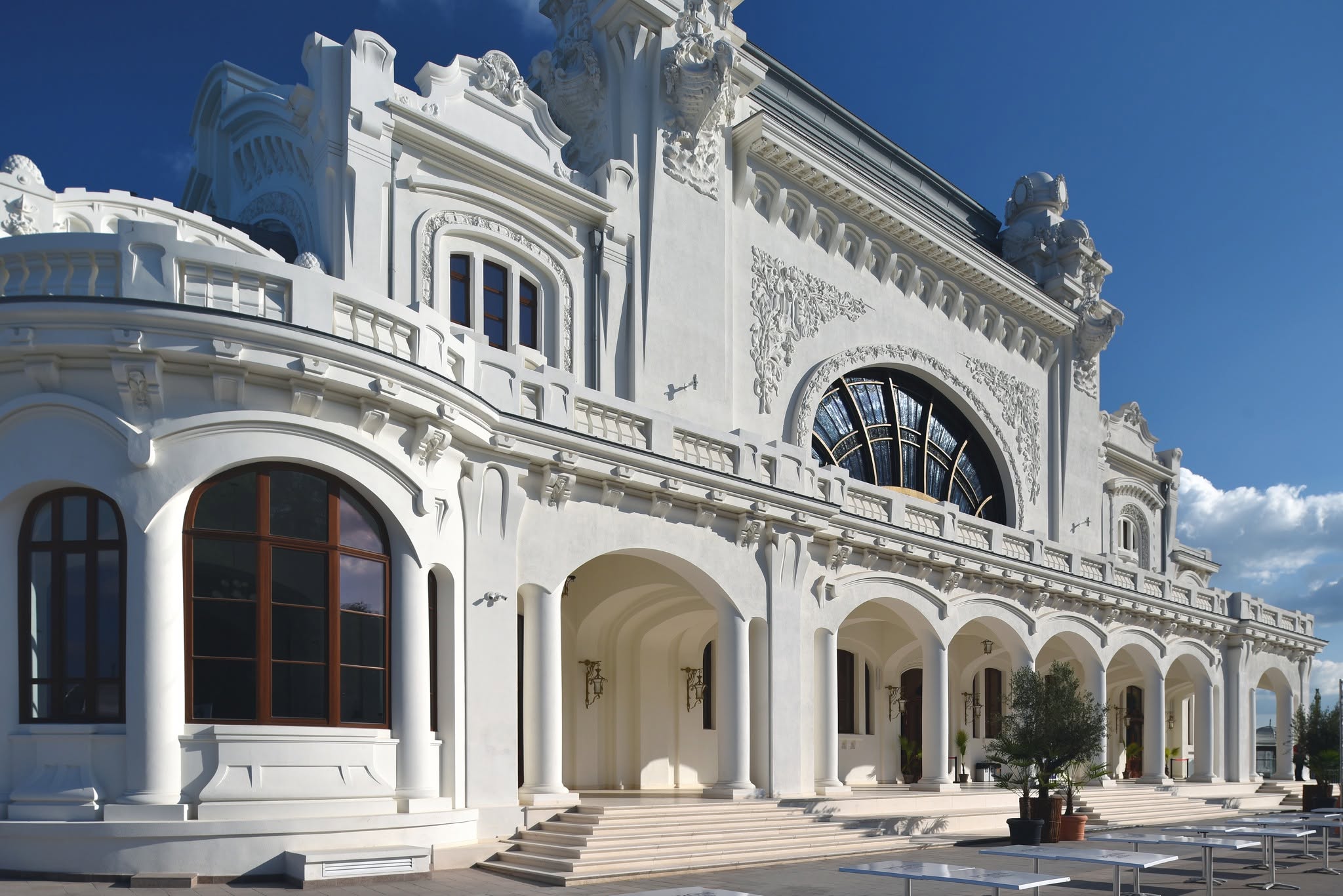Fațada istorică a Cazinoului din Constanța, unde se află restaurantul City Grill