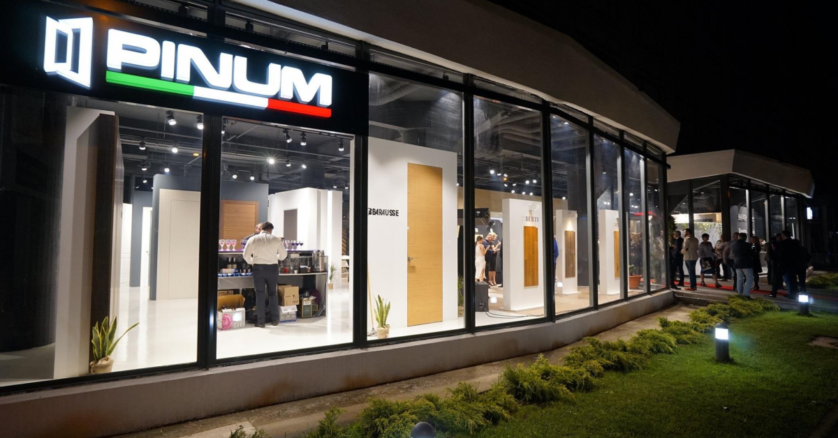 Showroom Pinum Doors din București