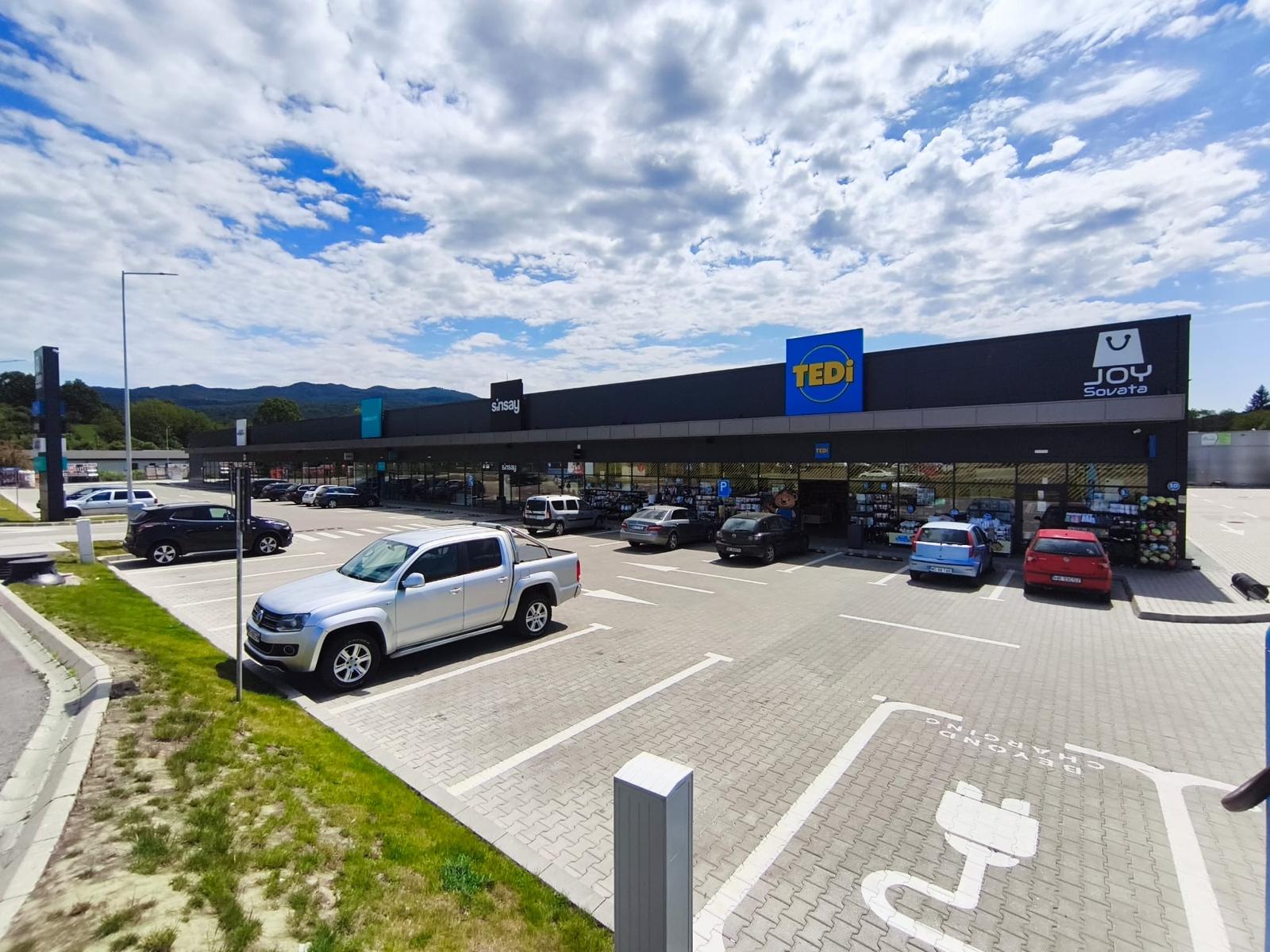JOY Retail Park Sovata – vedere de ansamblu asupra parcului de retail și a promenadei comerciale