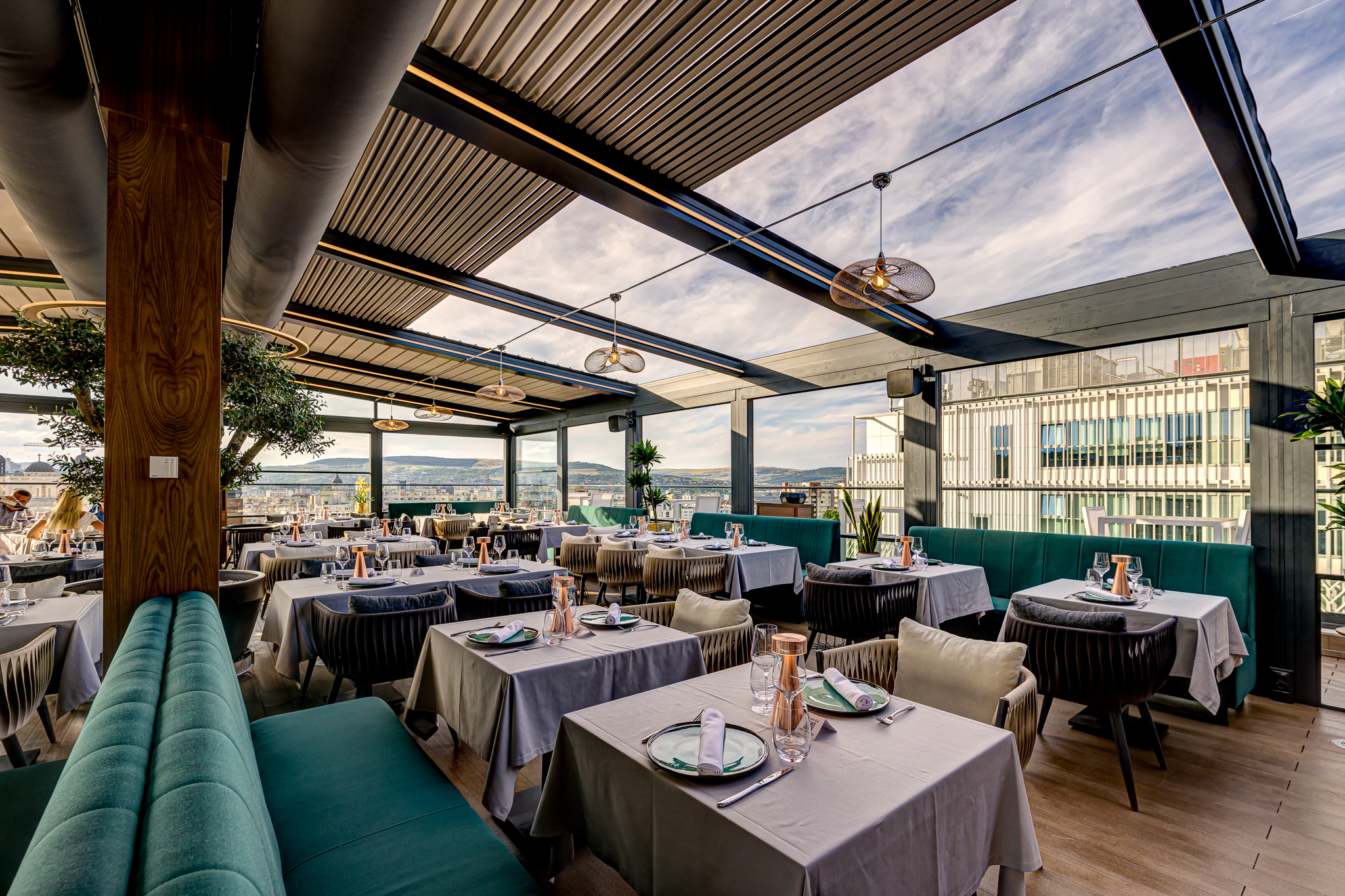 Sistem de sonorizare pentru restaurantul rooftop al Hotelului Vibre din Cluj-Napoca